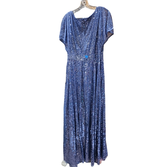 Mac Duggal 10773 - Brooch Detail Evening Gown In Blue Size 10 NWOT MSRP $598 - Picture 6 of 13